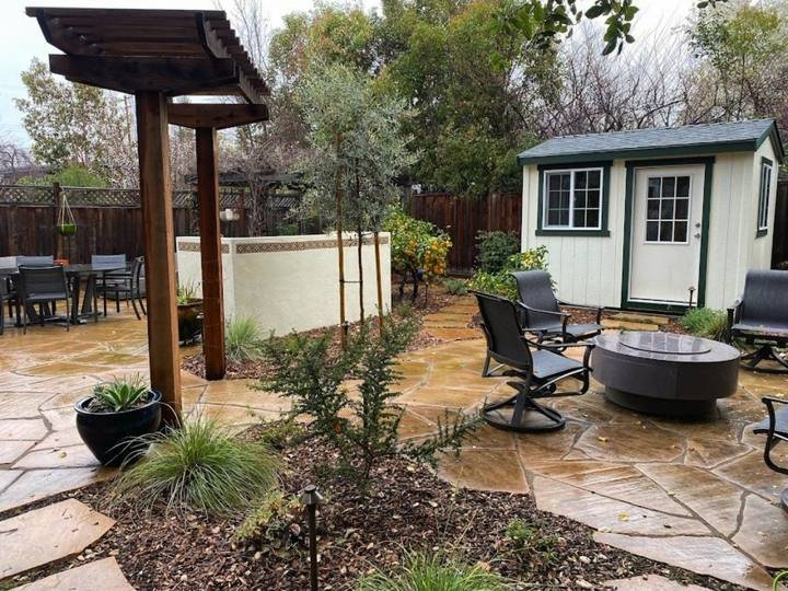 Flagstone patio with fire bowl and seating by DG Landscape Design